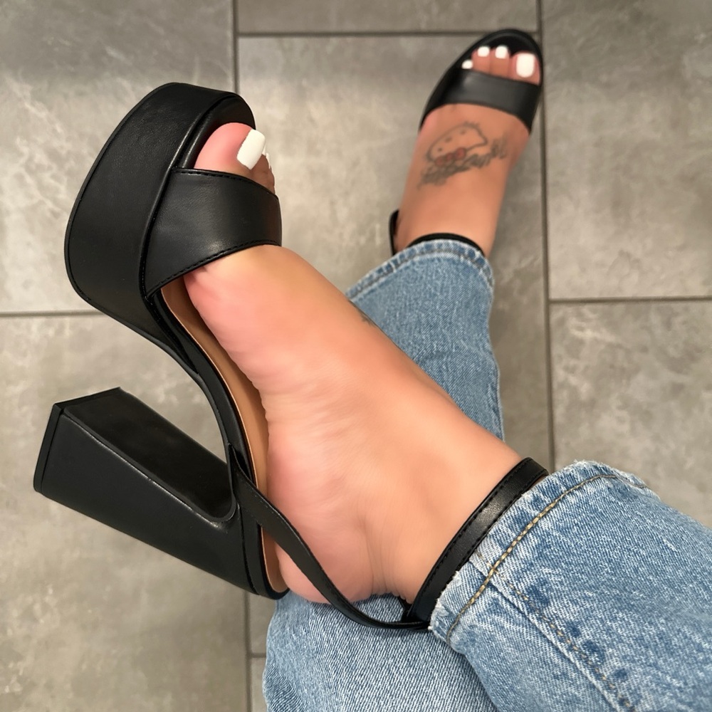 🆕 Elegant Black Platform Heels with Chunky Heel